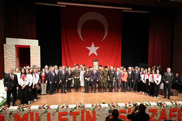 KAYMAKAMIMIZ SAYIN MEHMET ERİŞ, 18 MART ŞEHİTLER GÜNÜ ve ÇANAKKALE ZAFERİ’NİN 108. YIL DÖNÜMÜ PROGRAMINA KATILDI.
