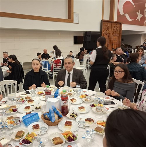 Kaymakamımız Sayın Mehmet ERİŞ ve Eşi Gülşen ERİŞ hanımefendi, öksüz ve yetimler ile devlet koruması ve bakımı altındaki çocuklarla bir araya geldi.