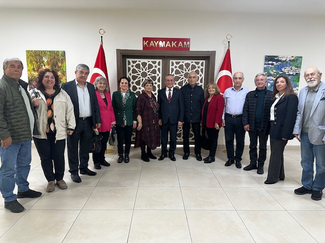 Kaymakamımız Sayın Mehmet ERİŞ, Yasemin DUYGULU ve Tazelenme Üniversitesi tiyatro grubunu makamında ağırladı.